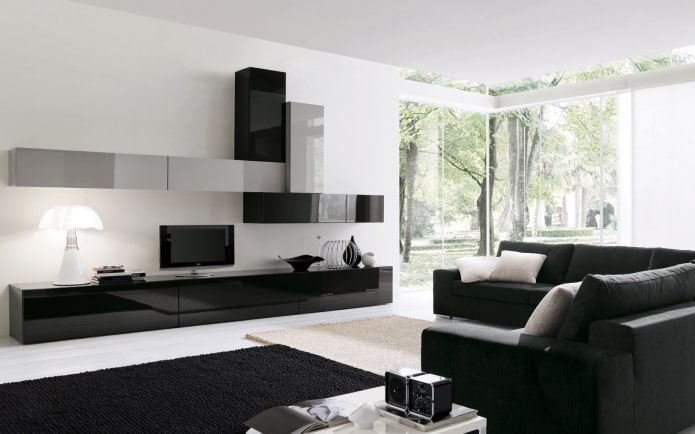 móveis e tecidos na sala de estar em preto e branco