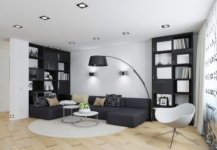 mobili e tessuti nel soggiorno in bianco e nero