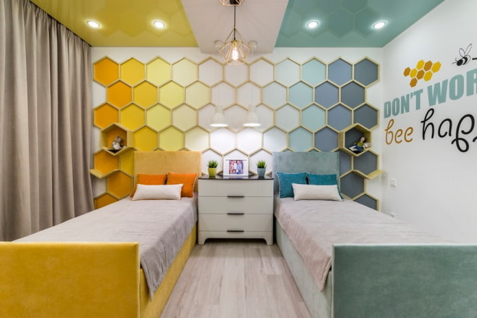 interior amarillo-azul de la habitación infantil