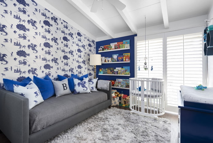 blå og hvid interiør i et børns værelse