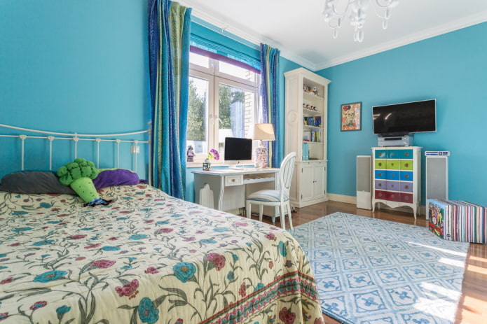 текстил и декор у унутрашњости дјечије собе у плавим тоновима