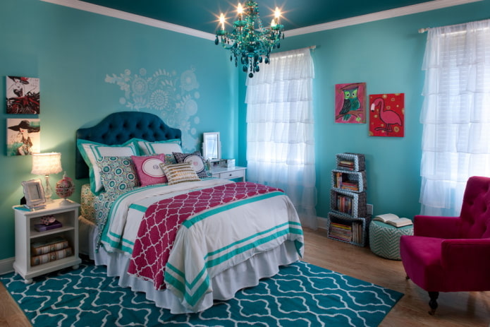 текстил и декор у унутрашњости дјечије собе у плавим тоновима