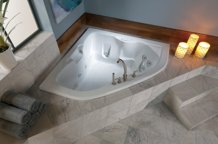 Symmetrical figured bathtub