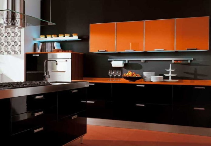 interior de cocina negro y naranja