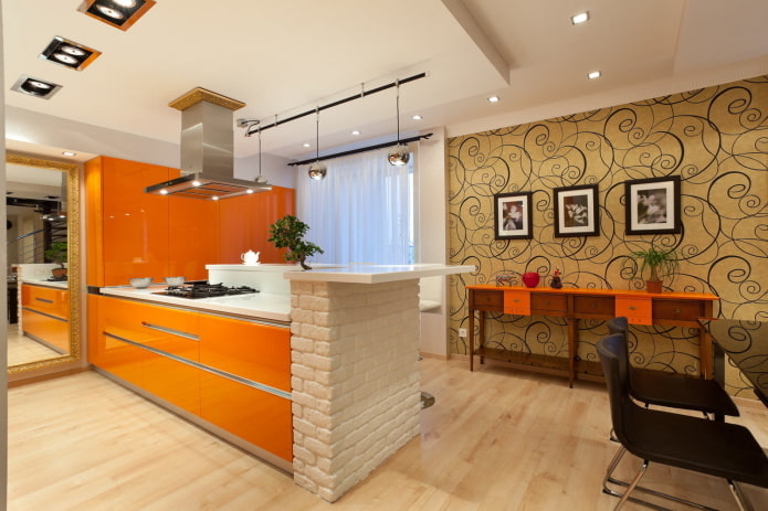 tapetes virtuves interjerā oranžos toņos