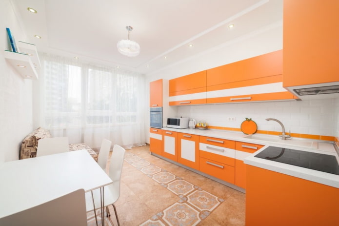 oranžinė virtuvės apdaila