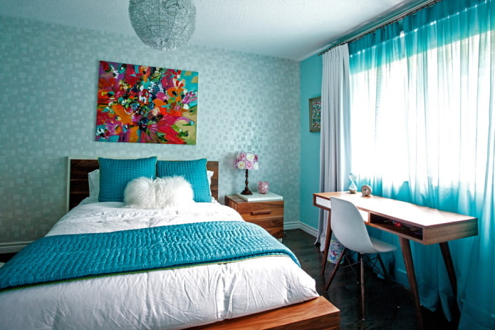 mēbeles zilās guļamistabas interjerā