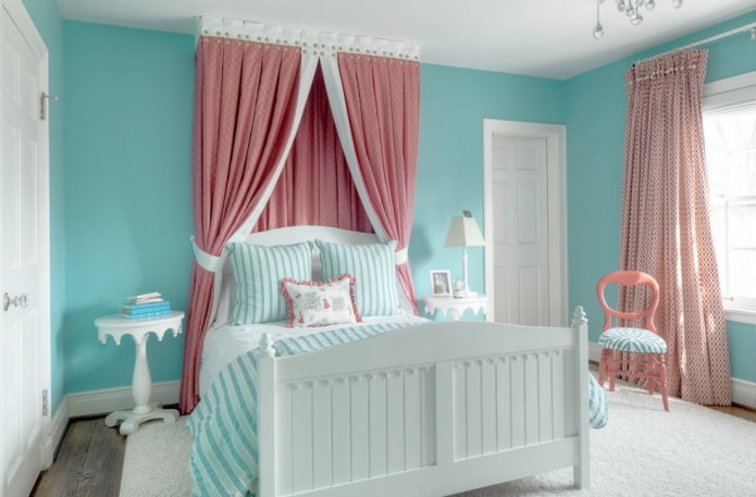 ružičasta i plava unutrašnjost spavaće sobe