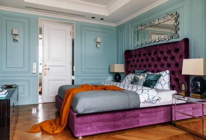 liliowo-niebieskie wnętrze sypialni