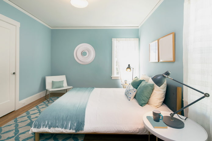 warna biru di pedalaman bilik tidur