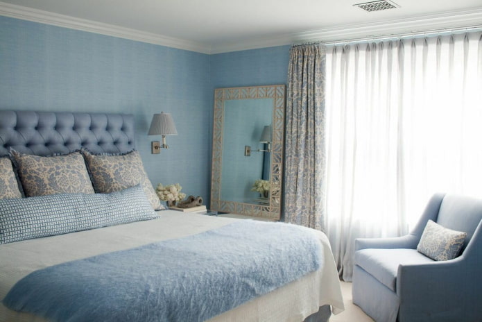 materiale textile și decor în interiorul dormitorului albastru