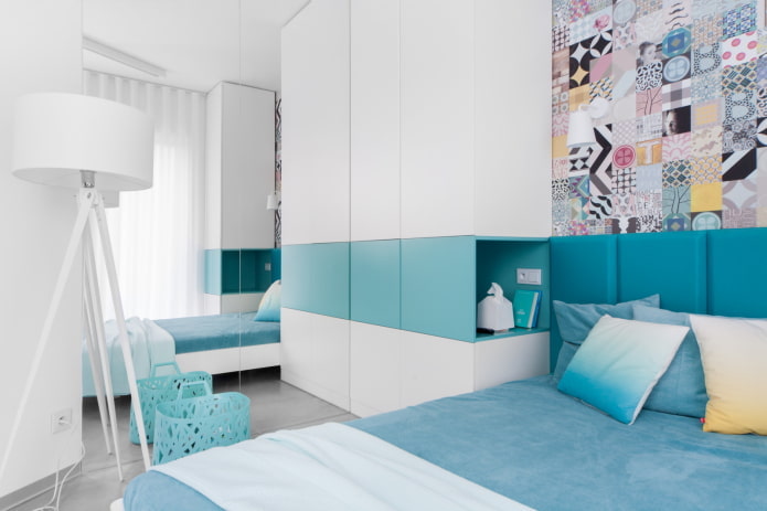 minimālisma stila zilas guļamistabas interjers