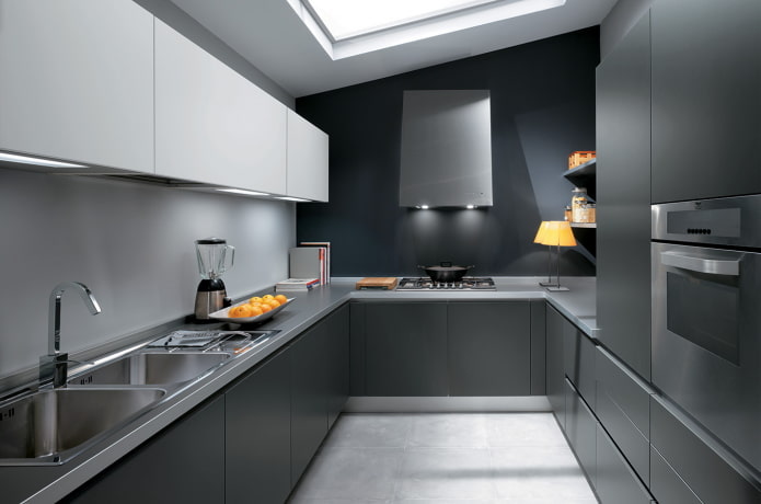 tamsiai pilkos spalvos virtuvės interjeras