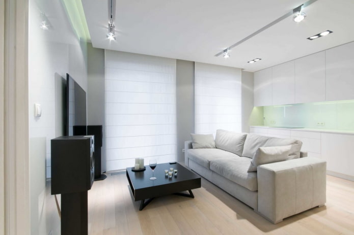 minimalistisk innredning og belysning i stuen
