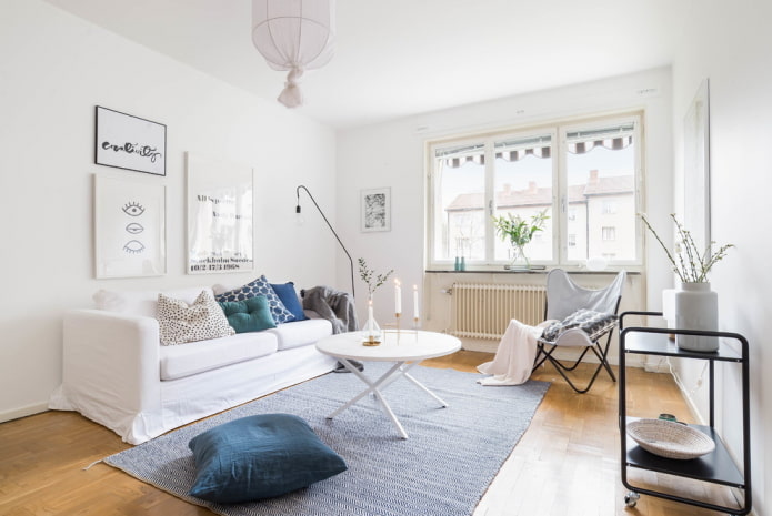 sala de estar de estilo escandinavo blanco
