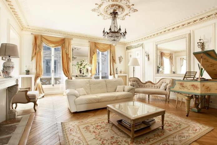 klasický styl bílého obývacího pokoje