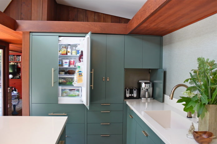 beépített hűtőszekrény a konyhában