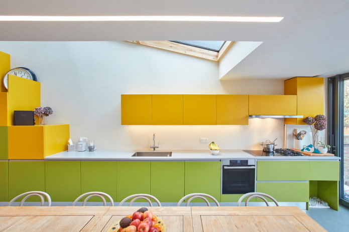 geltonai žalios spalvos virtuvės interjeras
