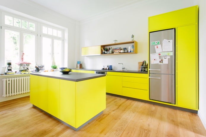 žltý interiér kuchyne