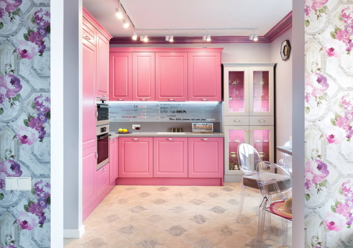 rozā virtuves apdare
