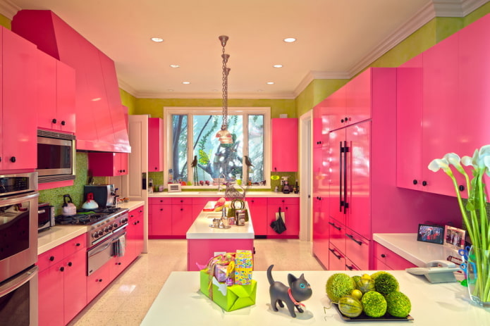 interior da cozinha verde-rosa