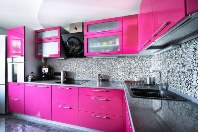 ροζ και γκρίζο εσωτερικό της κουζίνας