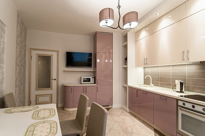 interiér kuchyne v béžovej a ružovej farbe