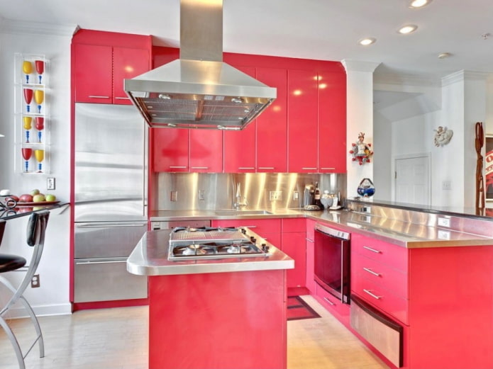 perabot dan peralatan di pedalaman dapur dengan warna merah jambu