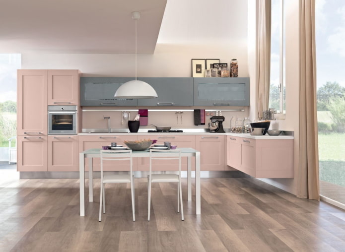 rozā virtuves apdare