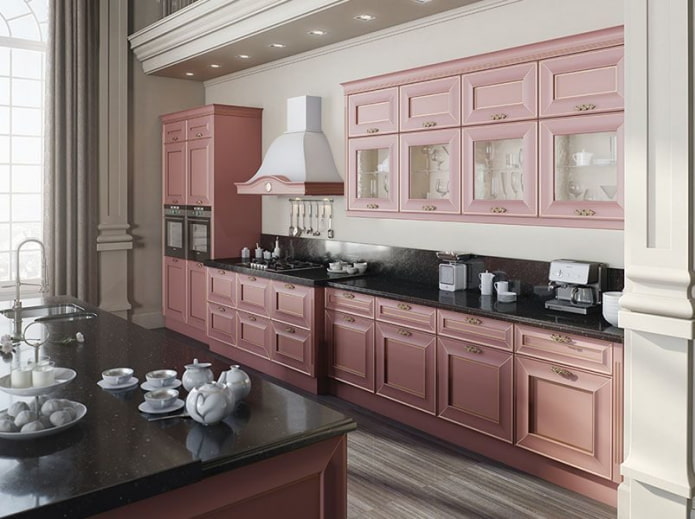 rosa kjøkkeninnredning i klassisk stil