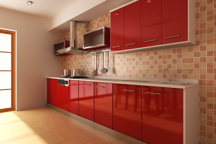 кухненски интериор в червени и бежови цветове