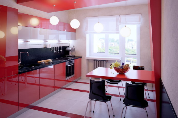 gardiner i det indre av kjøkkenet i røde farger