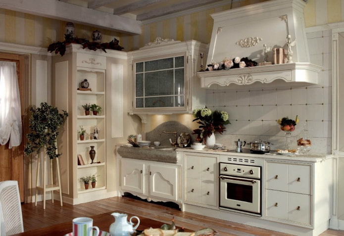dekoras virtuvės interjere Provanso stiliaus