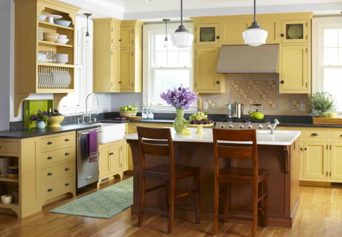 Provanso stilius geltonos virtuvės interjere