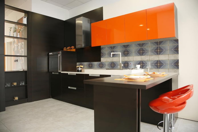 czarno-pomarańczowe wnętrze kuchni