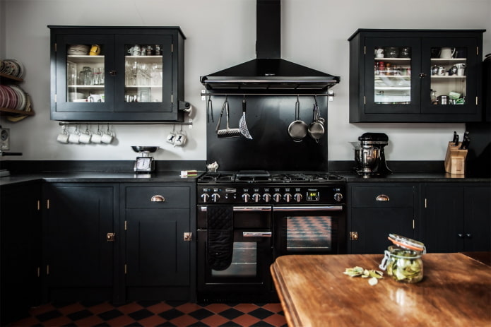 suite negra a l’interior de la cuina
