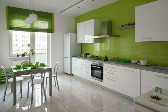interiorul bucătăriei în tonuri de alb și verde deschis