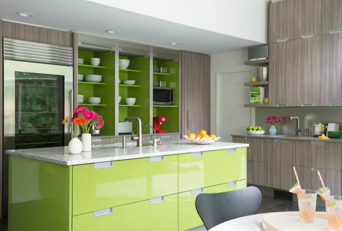 Küchenausstattung in Grau- und Hellgrün-Tönen