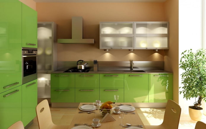 wnętrze kuchni w odcieniach beżu i jasnozielonych