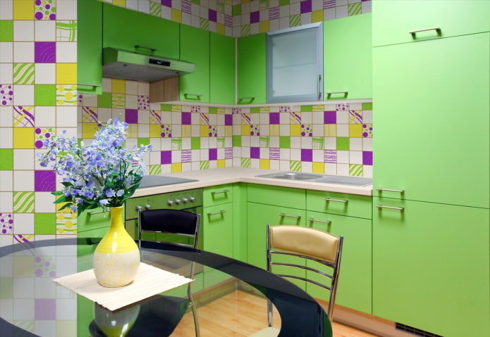 virtuvės dekoravimas šviesiai žaliais tonais