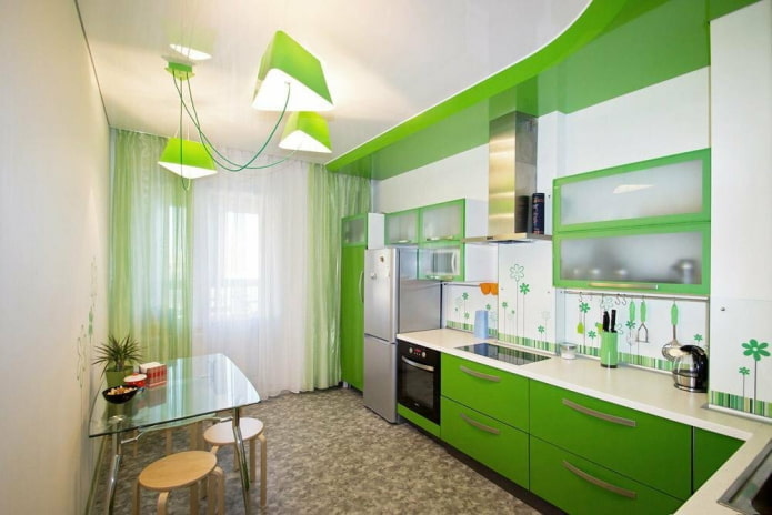 cortinas en el interior de la cocina en tonos verdes claros
