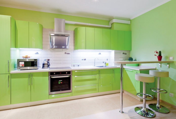 açık yeşil tonlarında mutfak dekorasyonu