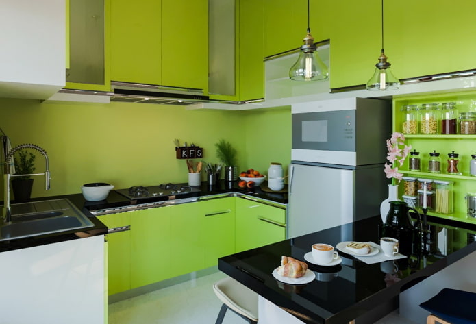 φωτισμό και διακόσμηση στο εσωτερικό της κουζίνας σε ανοιχτό πράσινο χρώμα