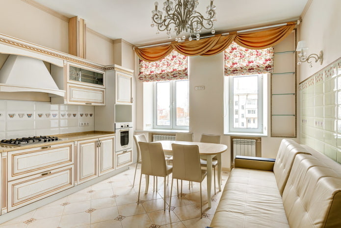 rideaux à l'intérieur de la cuisine dans des couleurs beiges
