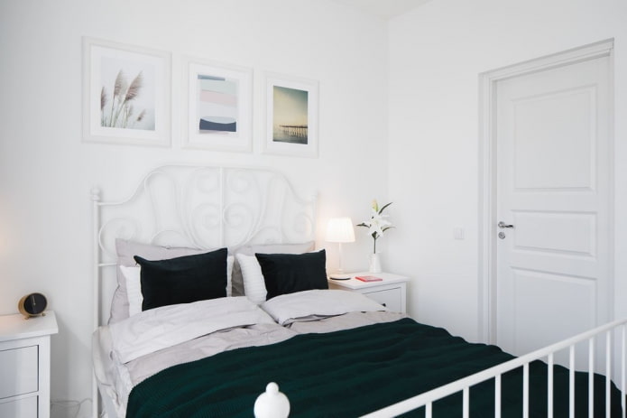 Textil und Dekor im Schlafzimmer in weißen Farben