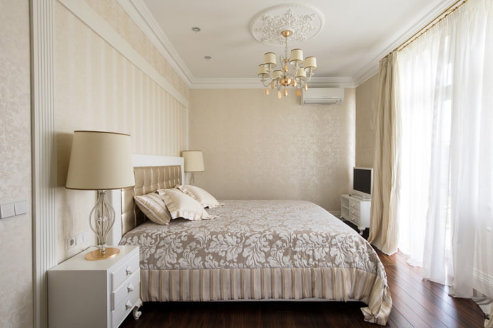 dekoration i det indre af et beige soveværelse