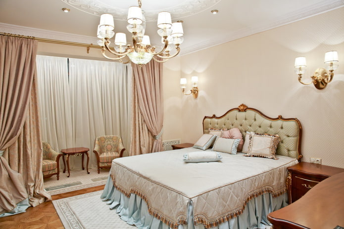 klasisks smilškrāsas guļamistabas interjers