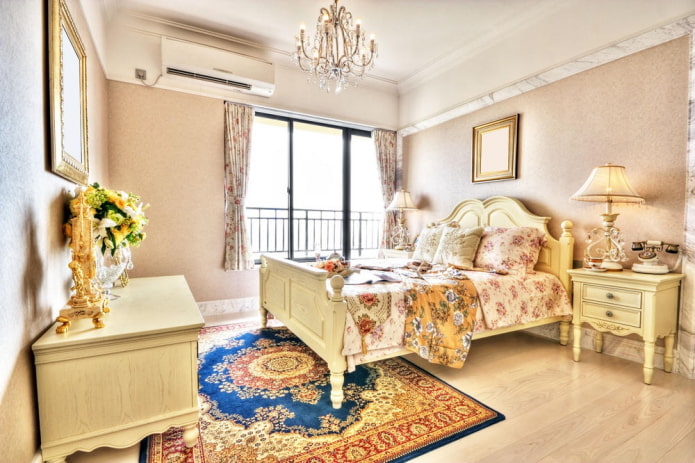 interiør i beige soveværelse i provence stil