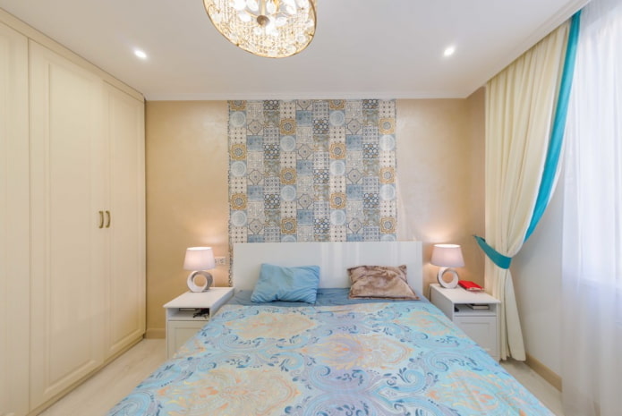 dormitorio beige con detalles en azul