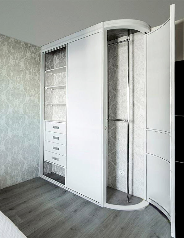 Cabinet à rayon vertical